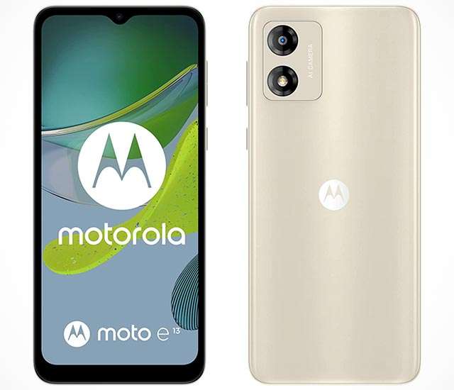 Lo smartphone Motorola moto e13 con Android 13 nella colorazione Creamy White