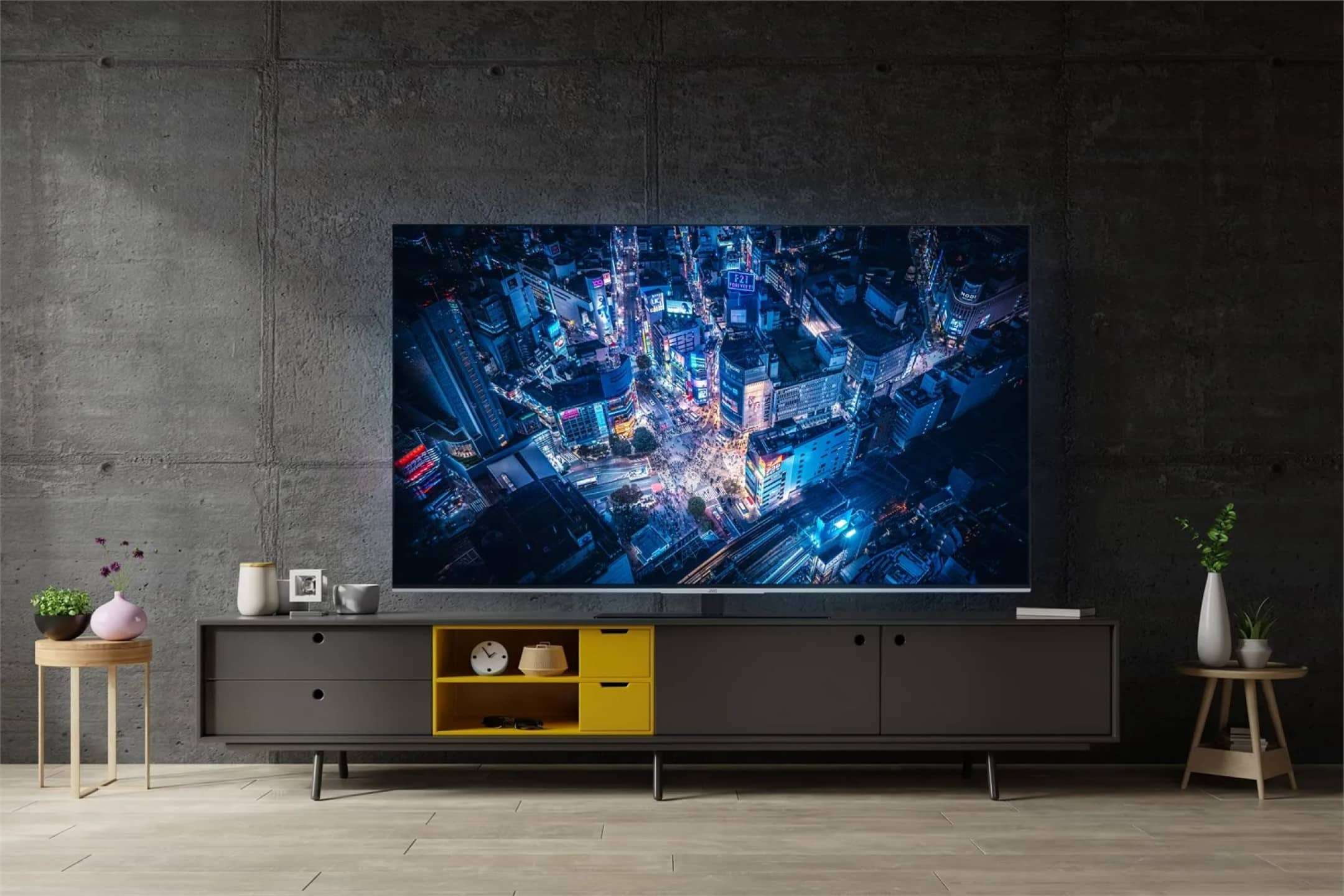 TV JVC QLED con pannello 4K da 70 pollici in sconto su eBay