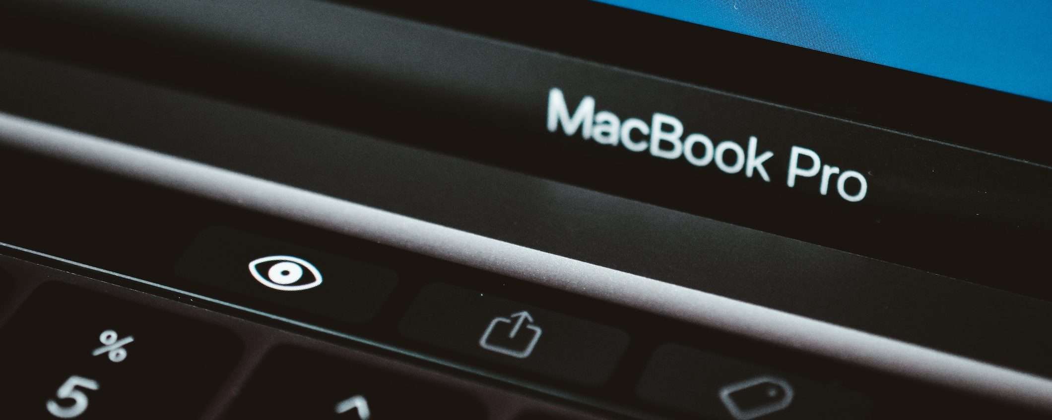 Apple: MacBook Pro OLED non prima del 2027