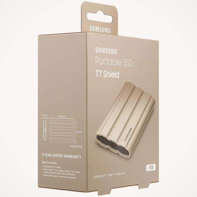 La SSD portatile da 1 TB di Samsung, ultraresistente, della linea T7 Shield