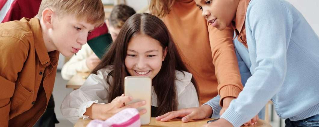 Smartphone a scuola: UNESCO e l'idea di un ban mondiale