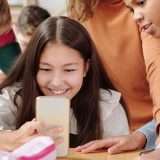 Smartphone a scuola: UNESCO e l'idea di un ban mondiale
