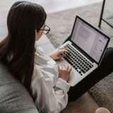 Conto Fineco a canone zero con prelievi e bonifici gratis: è l'offerta di agosto