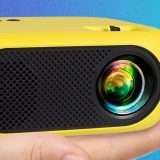 Mini proiettore portatile carino e geniale: su Amazon ti bastano 34 euro