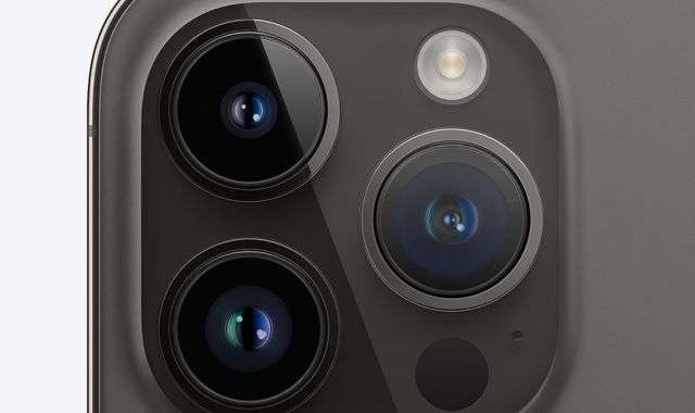 iPhone 14 Pro tripla fotocamera dettagli