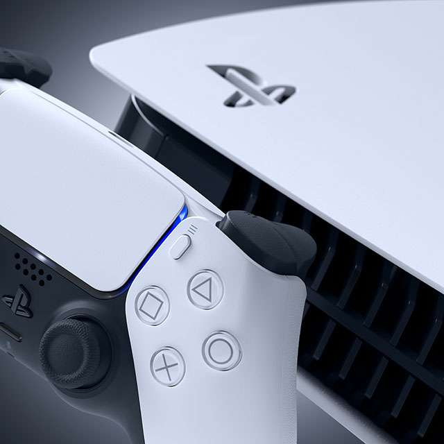 La PS5 Standard Edition e il controller DualSense 