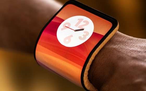 Motorola svela uno smartphone indossabile con IA