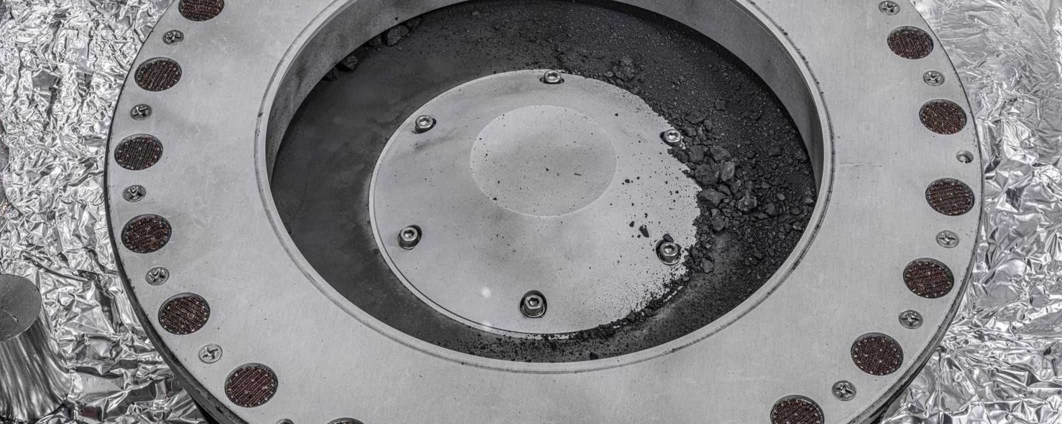 Carbone e acqua nel campione dell'asteroide Bennu