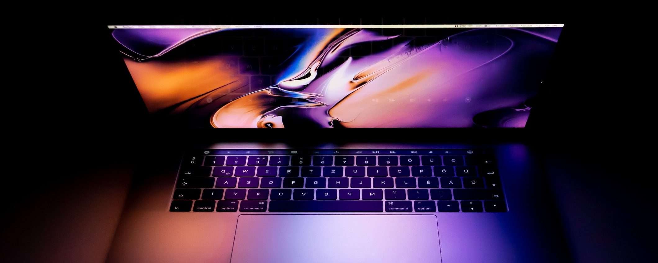 Apple: nuovi MacBook Pro con M3 il 30 ottobre