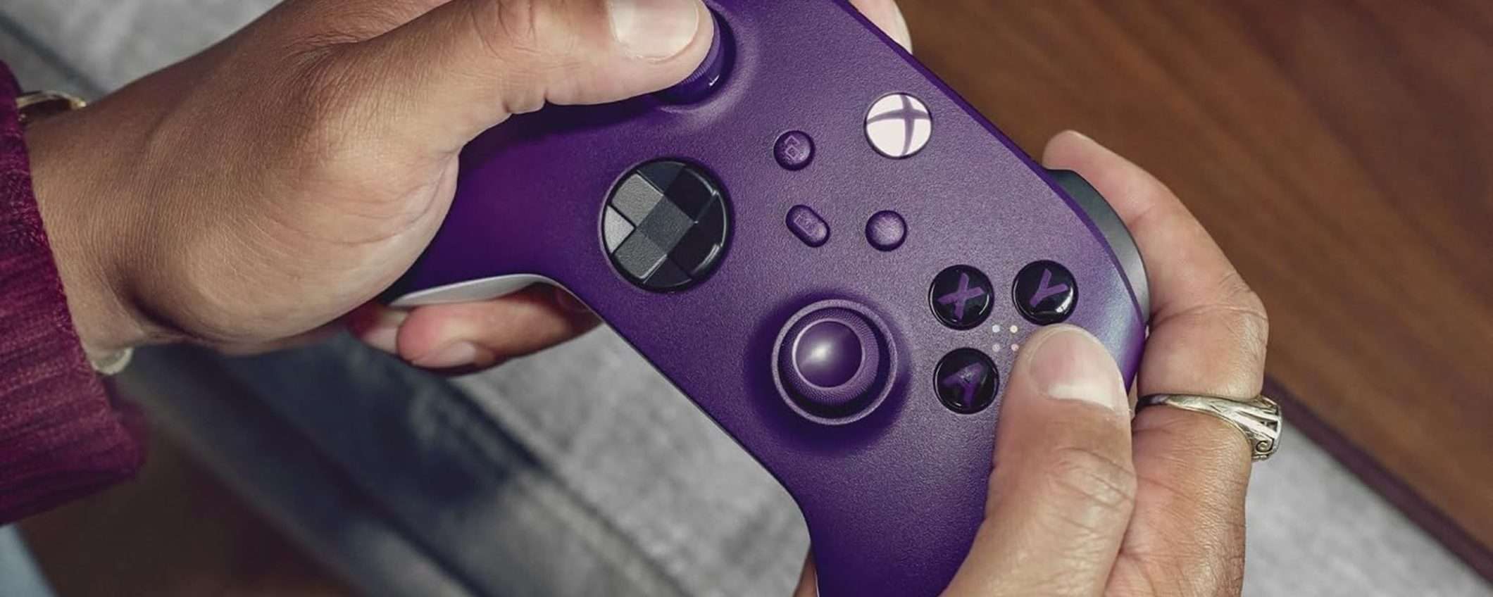 Controller Wireless Xbox nella stupenda colorazione Viola astrale scontato del 23%