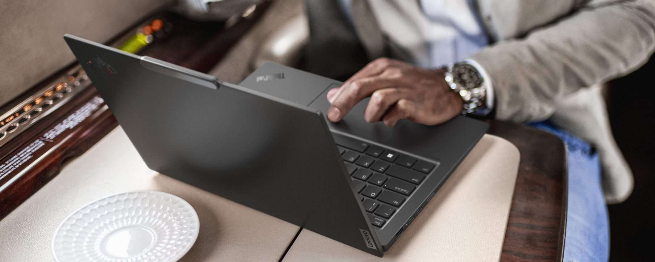 Lenovo ThinkPad e IdeaPad con Intel Core Ultra