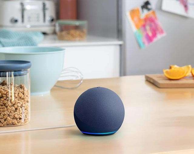 Lo smart speaker Echo Dot con Alexa