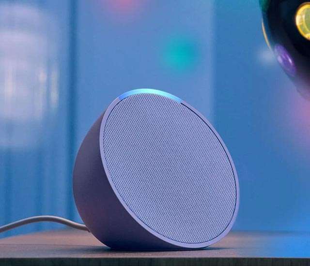 Lo smart speaker Echo Pop di Amazon con Alexa