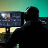 Editor video con IA facile da usare: Movavi Video Suite è in offerta