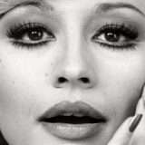 Come vedere in streaming Raffa, la serie su Raffaella Carrà