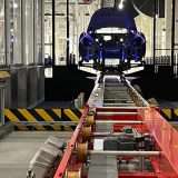 Dipendente Tesla attaccato da robot: la rivolta delle macchine?