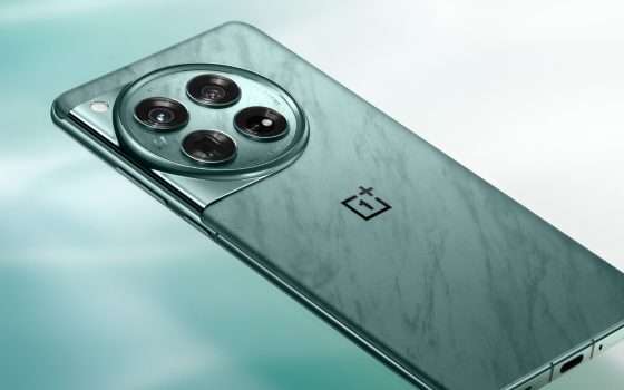 OnePlus 12: tre funzionalità IA, ma non in Italia