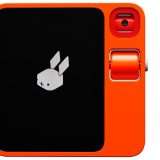 Rabbit R1, il dispositivo AI che sfida lo smartphone