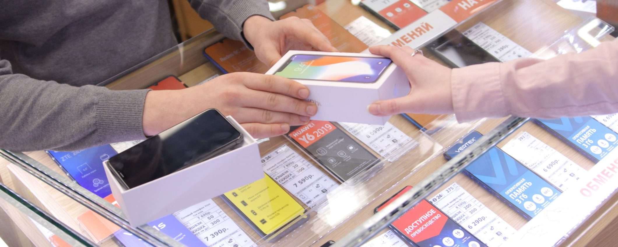 Mercato smartphone: dati positivi nel Q4 2023