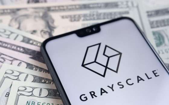 Grayscale Deposita 93.700 BTC su Coinbase Dopo l'Approvazione dell'ETF