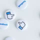 Meta blinda Instagram e Facebook: stop ai DM da estranei per i minori