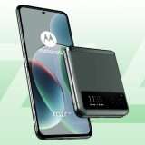 300€ di sconto sullo smartphone pieghevole Motorola razr 40