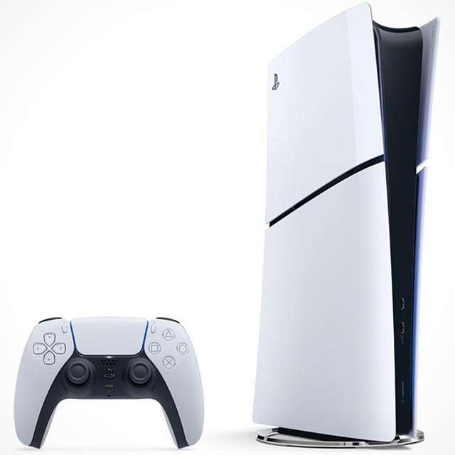 La nuova PS5 Slim nella sua Digital Edition con il controller wireless DualSense