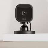 La sorveglianza domestica perfetta è garantita da Blink Mini: ecco l'offerta!