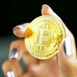 Bitcoin infrange il muro dei 69.000 dollari: scegli la piattaforma giusta per investire