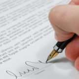 ChatGPT batte gli avvocati nella revisione dei contratti