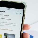 Shopify introduce un editor di immagini AI per i prodotti
