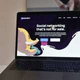 Polemiche sull'unione di Mastodon e Bluesky, i social anti-Twitter (X)