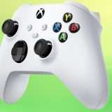 Il controller Xbox ufficiale bianco torna in SCONTO su Amazon (-25%)