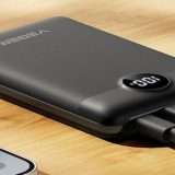 Ricarica due dispositivi alla volta con questo power bank sottilissimo da 10000mAh