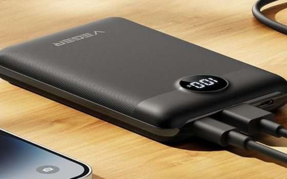 Ricarica due dispositivi alla volta con questo power bank sottilissimo da 10000mAh