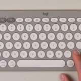 Questa tastiera bluetooth Logitech la usi con tutto ed è in maxi sconto (-52%)