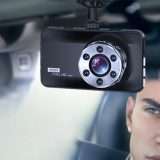 Viaggia sicuro con questa dashcam per auto in offerta (coupon)