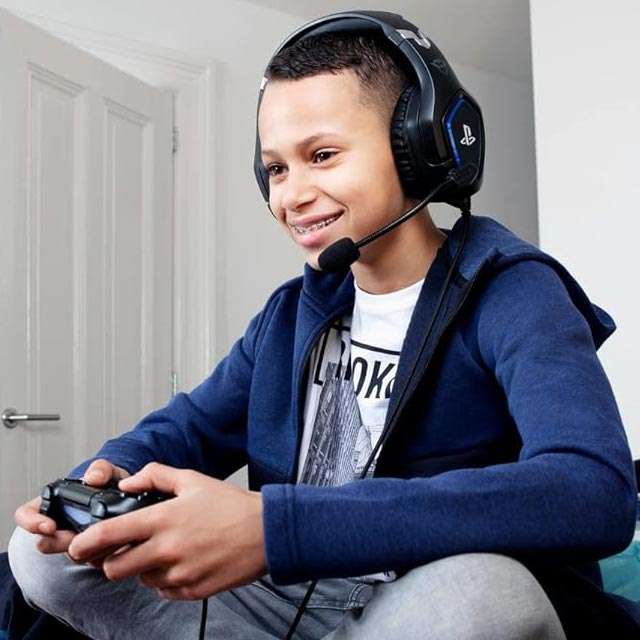 Le cuffie Trust Gaming GXT 488 Forze con licenza ufficiale PlayStation per PS5 e PS4