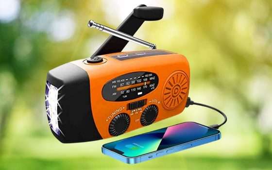 Radio a manovella solare e power bank: una CHICCA a 12€ in sconto Amazon