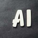 Apple presenta sistema AI ReALM: assistenti vocali più naturali