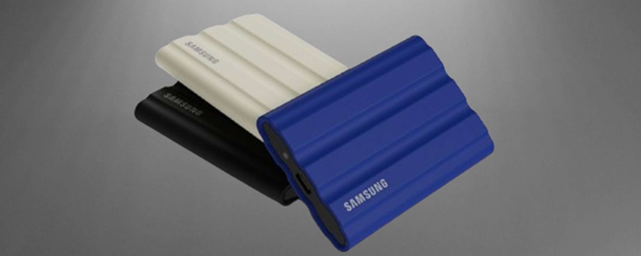 SSD esterno Samsung T7 Shield da 2TB: lo sconto del 31% permette di risparmiare più di 80€