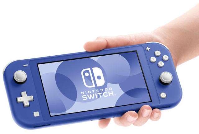 La console portatile Nintendo Switch Lite nella colorazione Blu