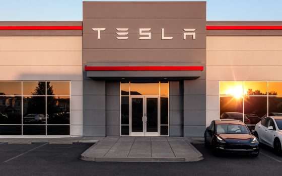 Tesla, licenziamenti: più di un dipendente su dieci a casa