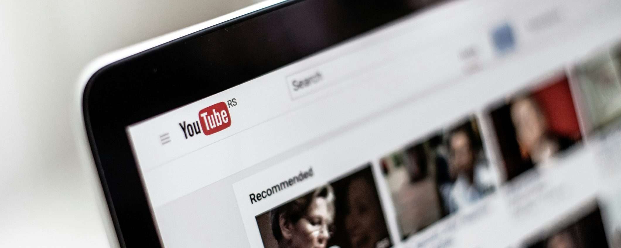 YouTube vieta ai bambini di commentare i video