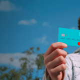 Figli in gita: ecco la carta prepagata che fa per loro