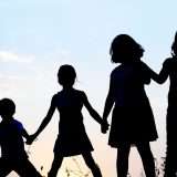 Immagini di bambini usate per addestrare l'AI: la denuncia