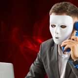 Intesa Sanpaolo avverte i clienti di falsi operatori telefonici