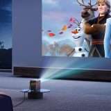 Il mini proiettore di WiMiUS è portatile e in FORTE SCONTO