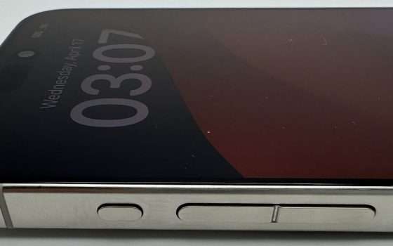 iPhone 15 Pro Max: le foto del prototipo con tasti capacitivi