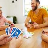 Carte UNO: colorate l'estate col divertimento spendendo solo 8€